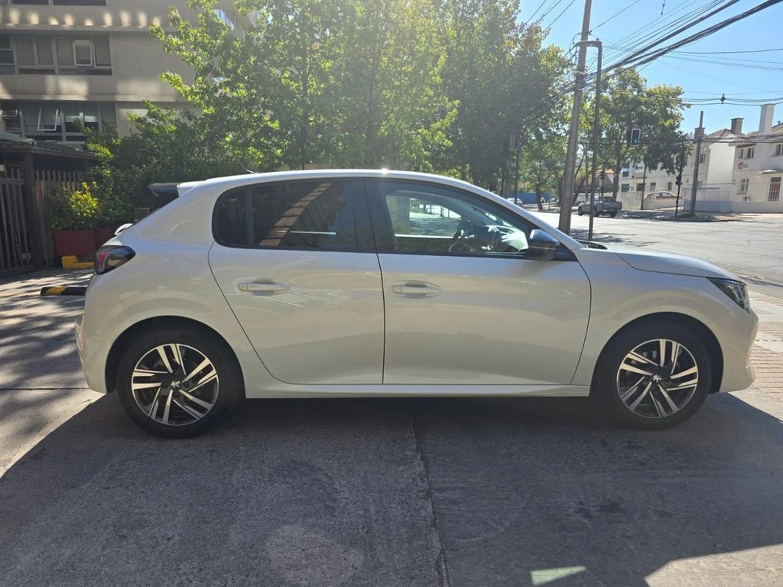Peugeot 208 2023 - Imagen 8 de 17