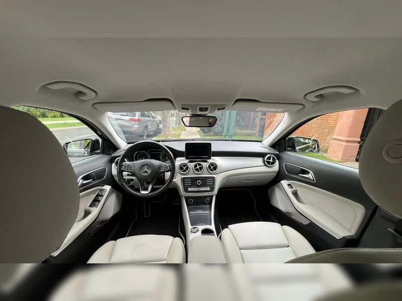 Mercedes-Benz 200 2019 - Imagen 11 de 17