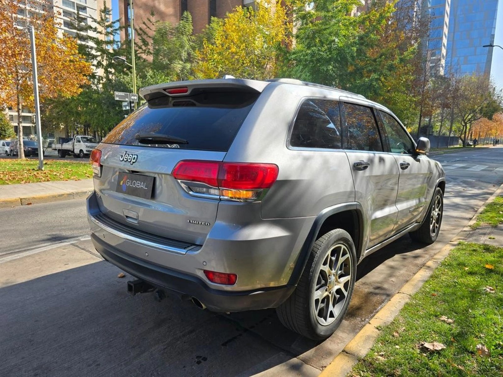 Jeep GRAND CHEROKEE 2019 - Imagen 7 de 17