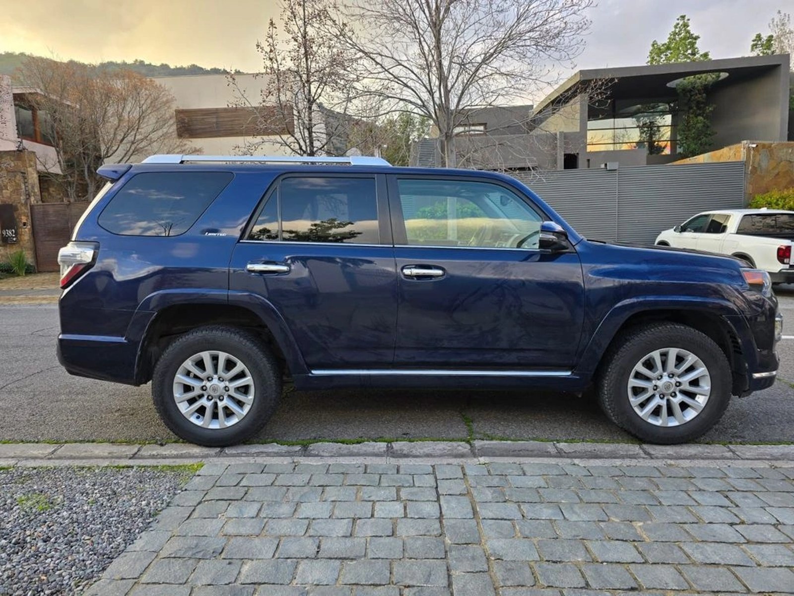 Toyota 4RUNNER 2017 - Imagen 4 de 19