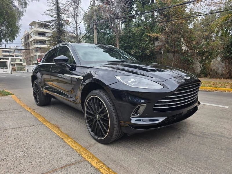 Aston Martin DBX 2023 - Imagen 6 de 20