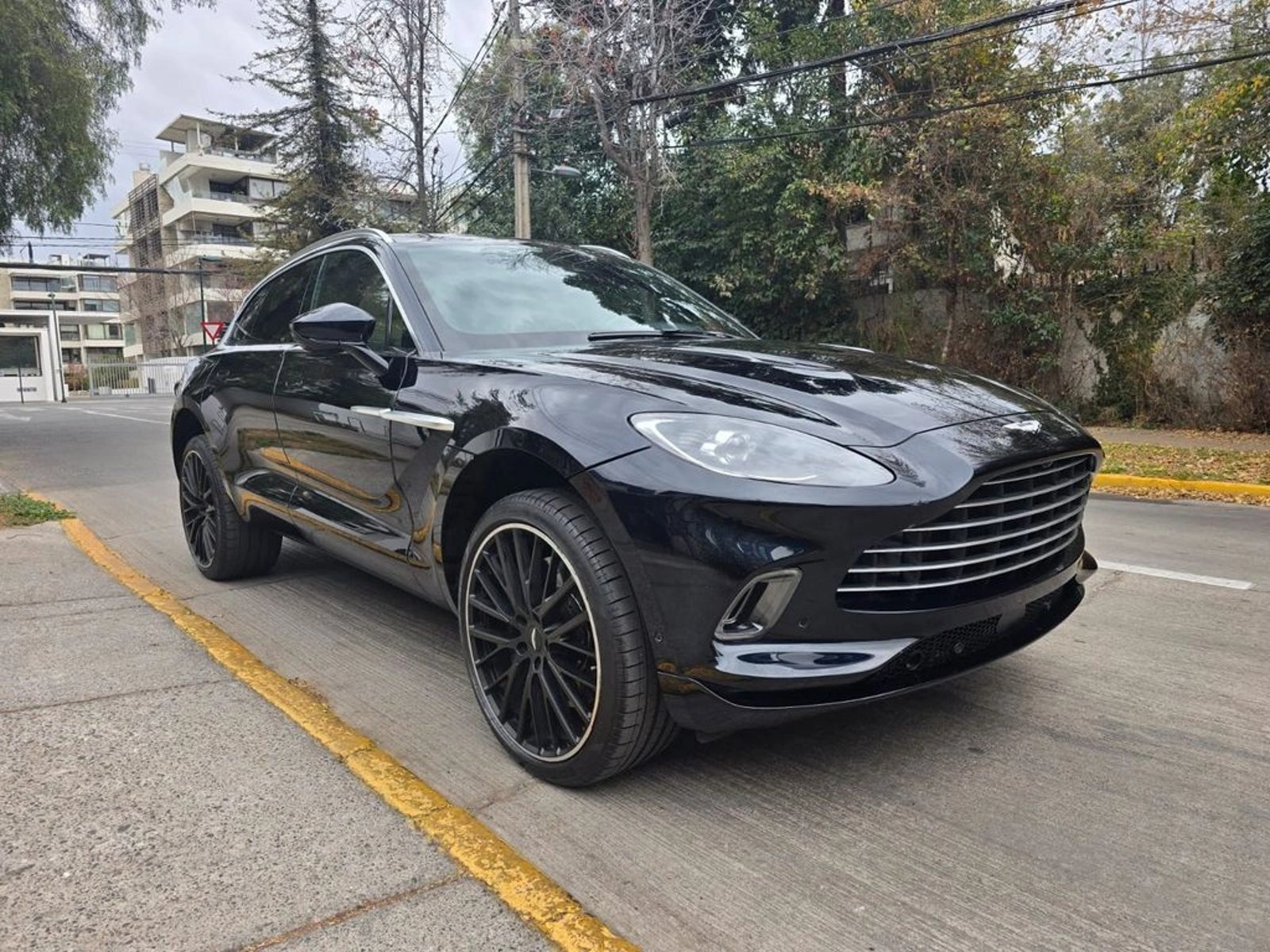ASTON MARTIN DBX 2023 - Imagen 6 de 20