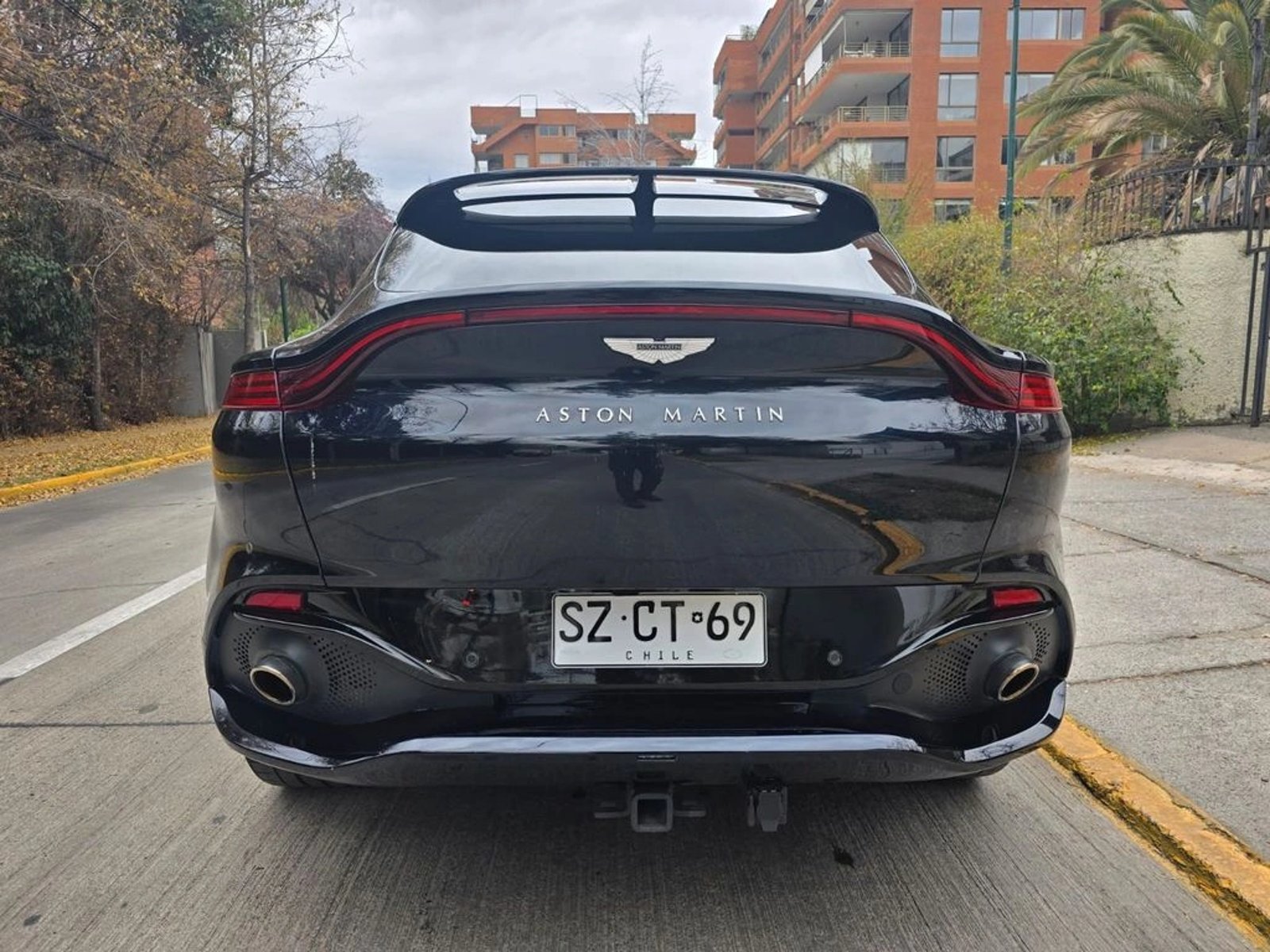 ASTON MARTIN DBX 2023 - Imagen 10 de 20