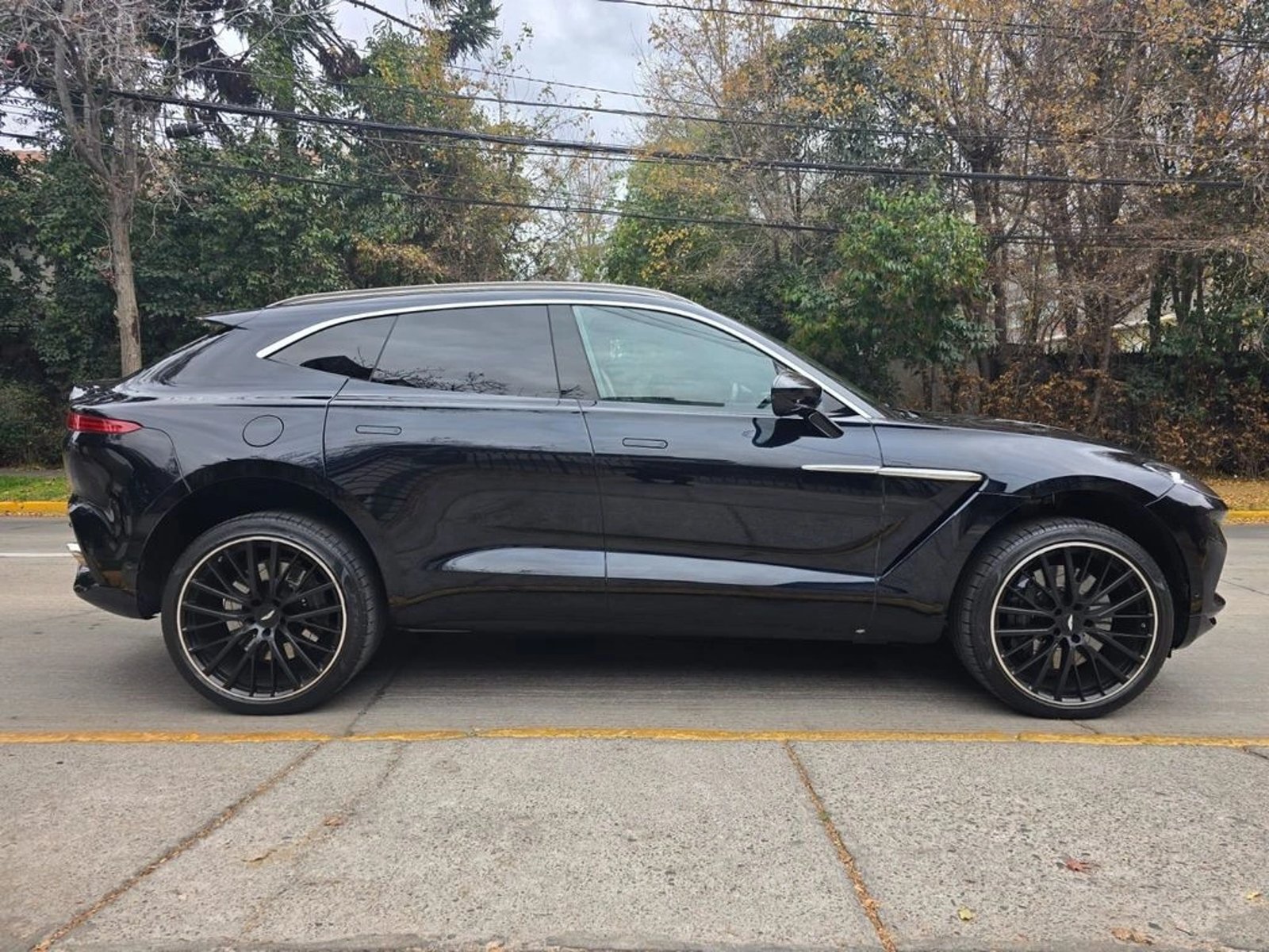 ASTON MARTIN DBX 2023 - Imagen 5 de 20