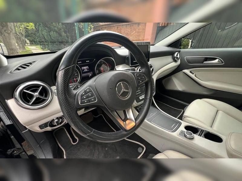 Mercedes-Benz 200 2019 - Imagen 13 de 17