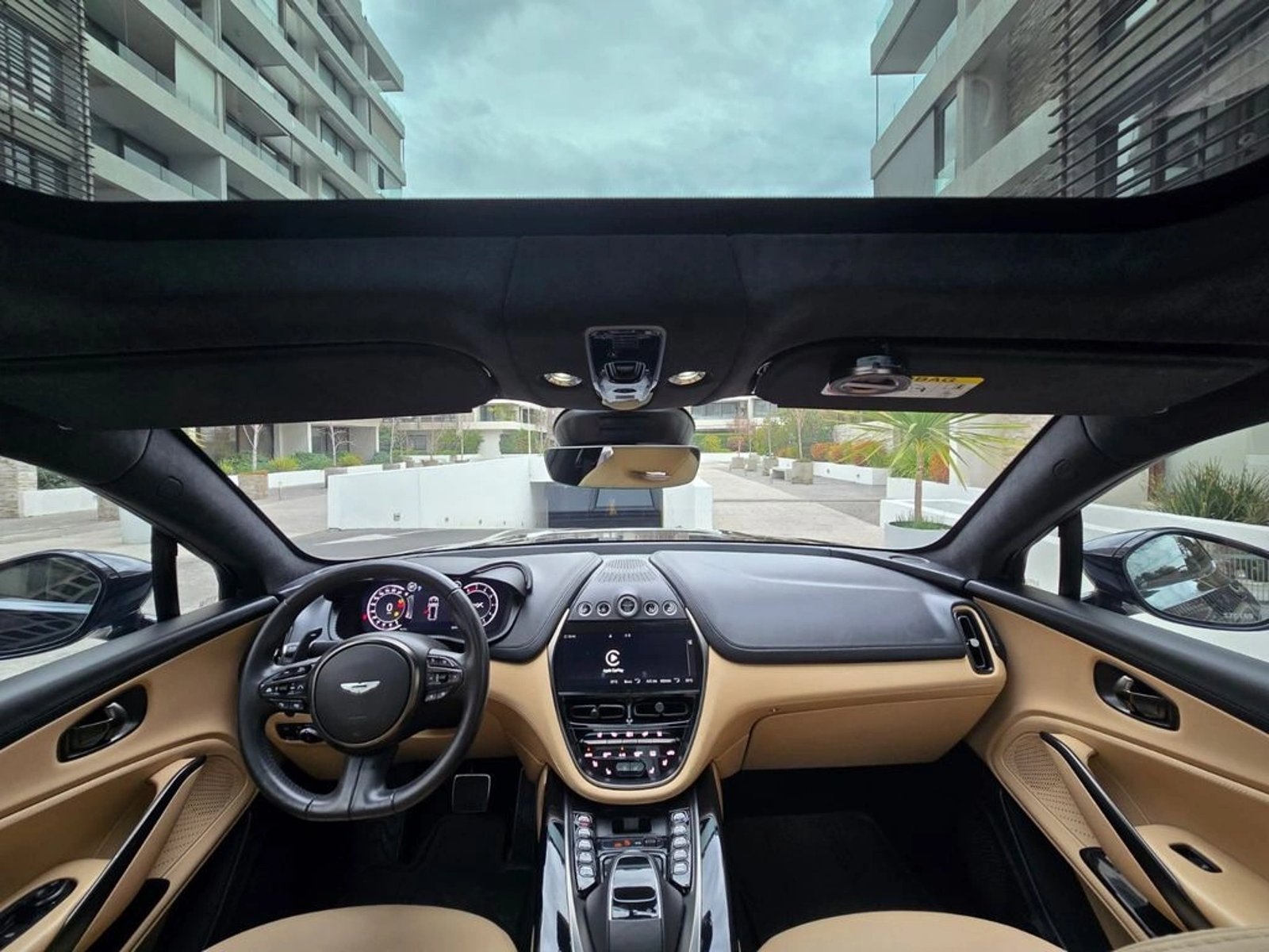ASTON MARTIN DBX 2023 - Imagen 17 de 20