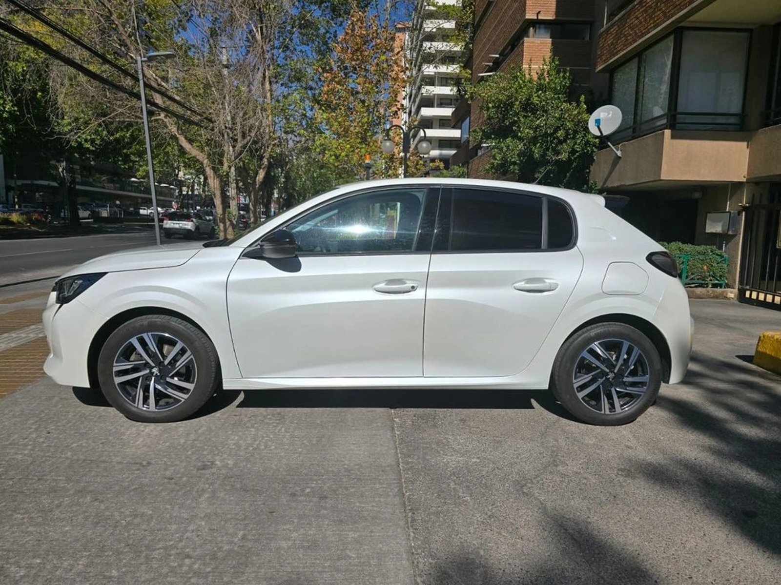 Peugeot 208 2023 - Imagen 7 de 17