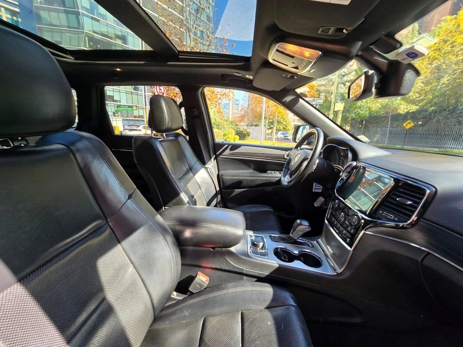 Jeep GRAND CHEROKEE 2019 - Imagen 16 de 17