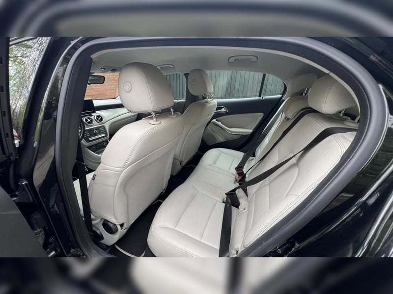 Mercedes-Benz 200 2019 - Imagen 14 de 17