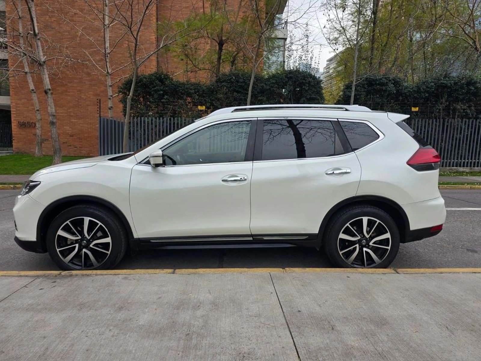 Nissan X-TRAIL 2021 - Imagen 6 de 20