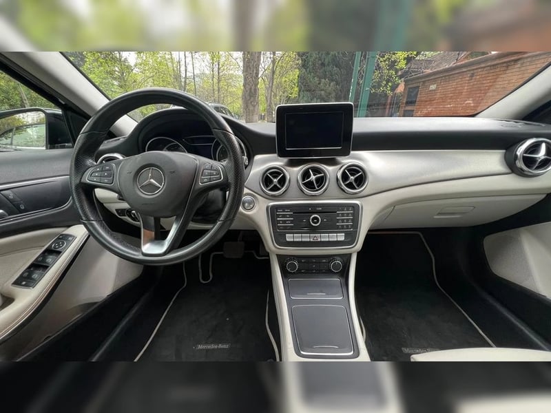 Mercedes-Benz 200 2019 - Imagen 9 de 17