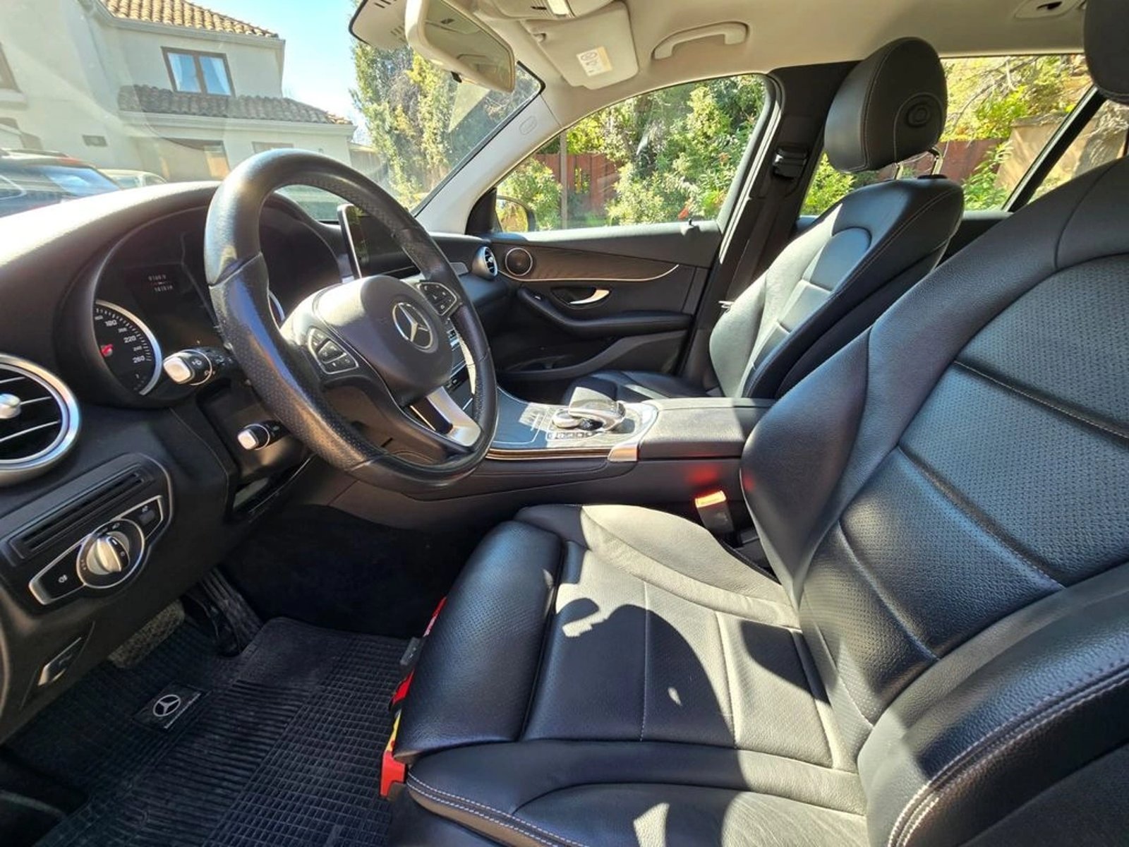 Mercedes-Benz GLC 220 2019 - Imagen 17 de 20