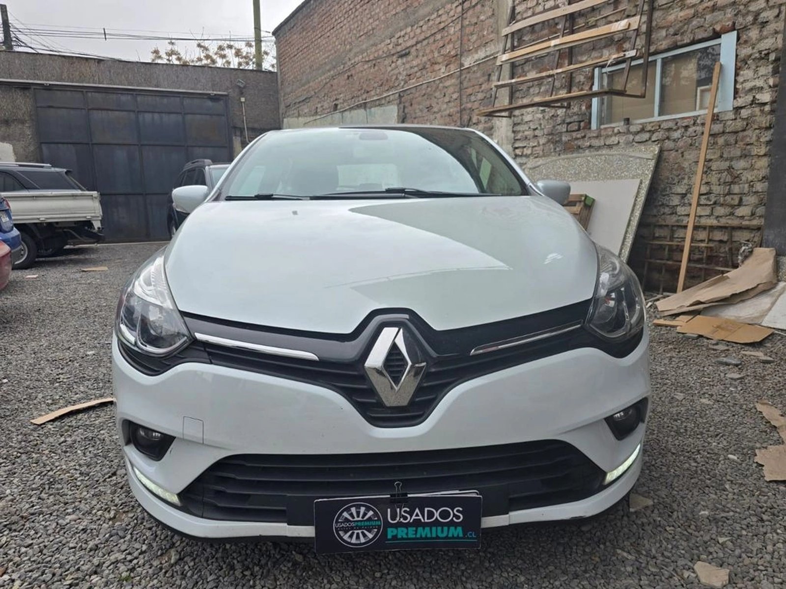 Renault CLIO 2021 - Foto 2 de 13