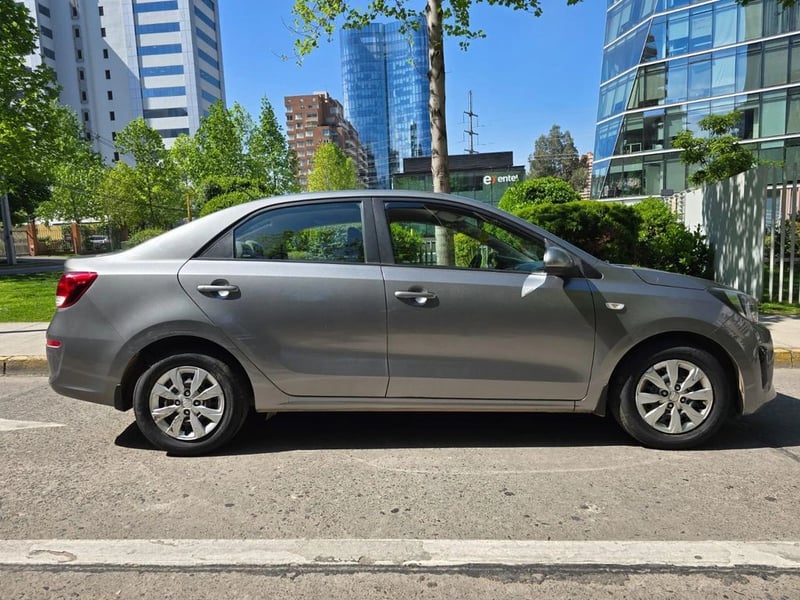 Kia SOLUTO 2023 - Imagen 4 de 15