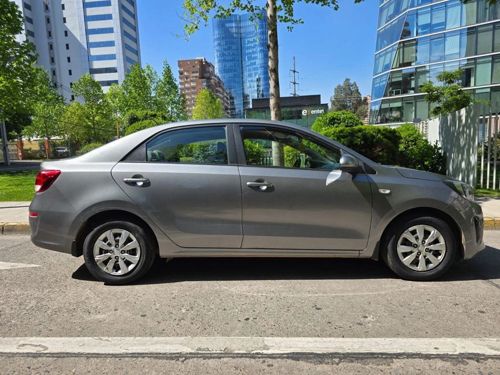 Kia SOLUTO 2023 - Foto 4 de 15