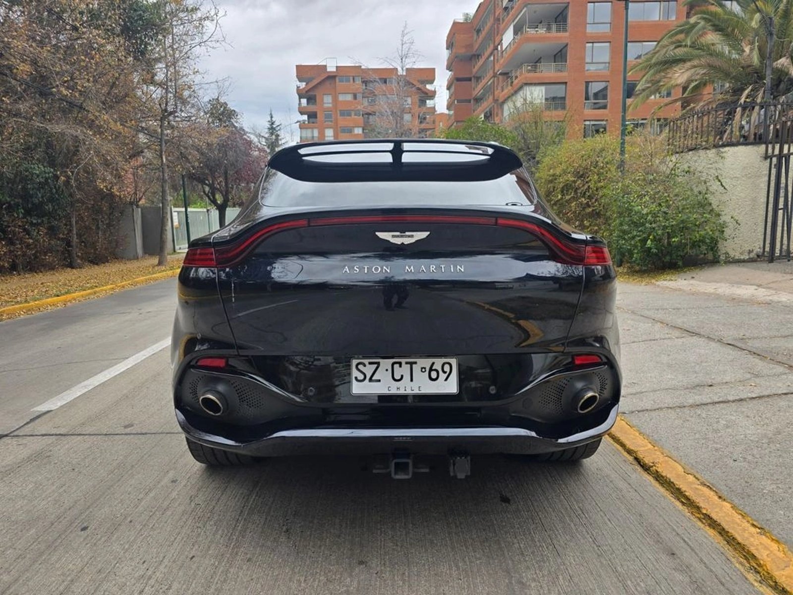 ASTON MARTIN DBX 2023 - Imagen 8 de 20