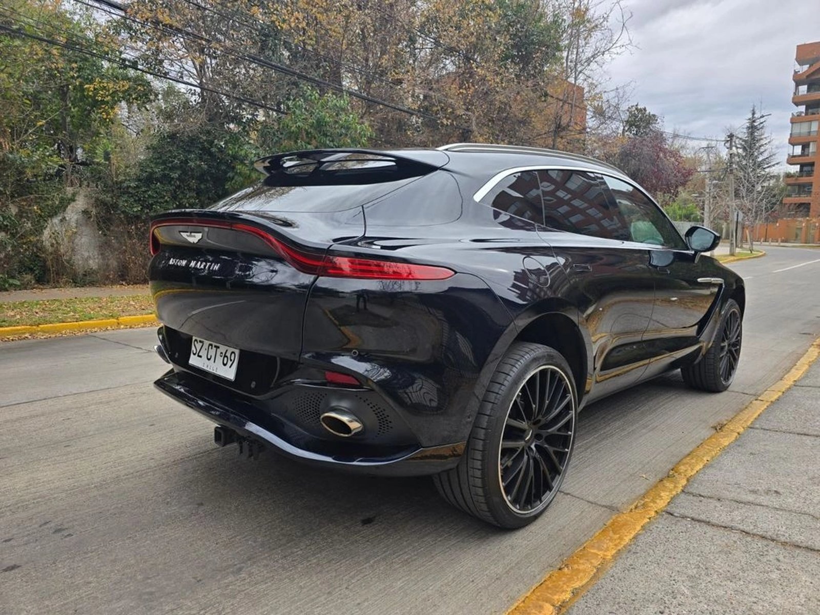 ASTON MARTIN DBX 2023 - Foto 4 de 20
