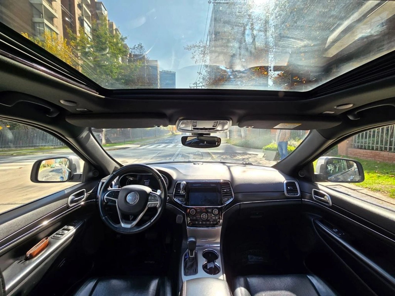 Jeep GRAND CHEROKEE 2019 - Imagen 13 de 17
