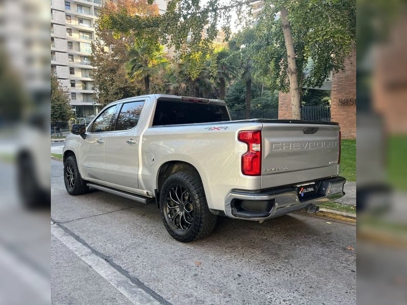 Chevrolet SILVERADO 2021 - Imagen 7 de 20