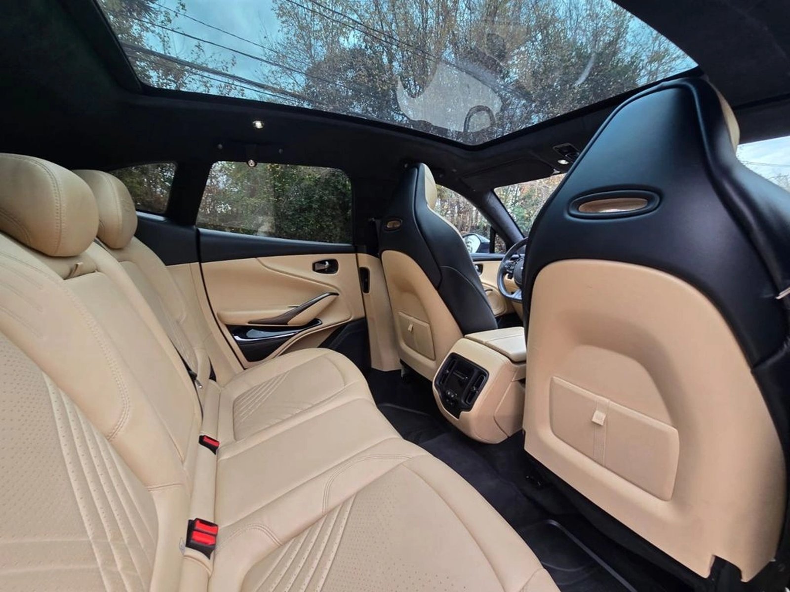 ASTON MARTIN DBX 2023 - Imagen 15 de 20