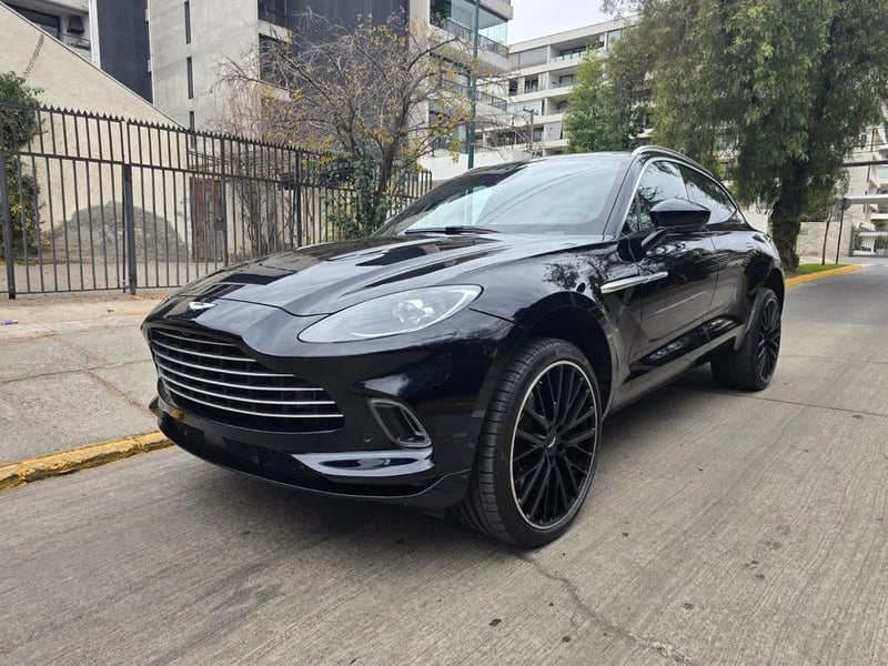 Aston Martin DBX 2023