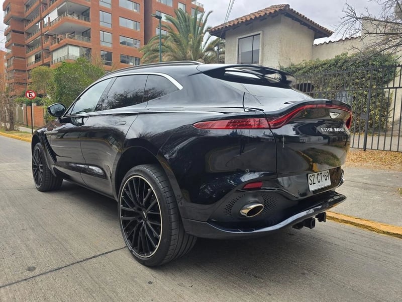 Aston Martin DBX 2023 - Imagen 7 de 20