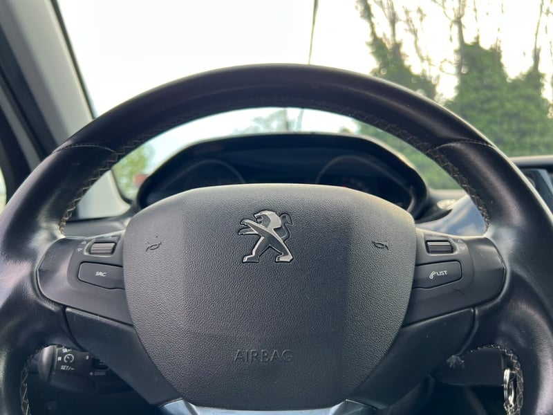Peugeot 208 ALLURE 1.6 HDI MT 2018 - Imagen 10 de 10