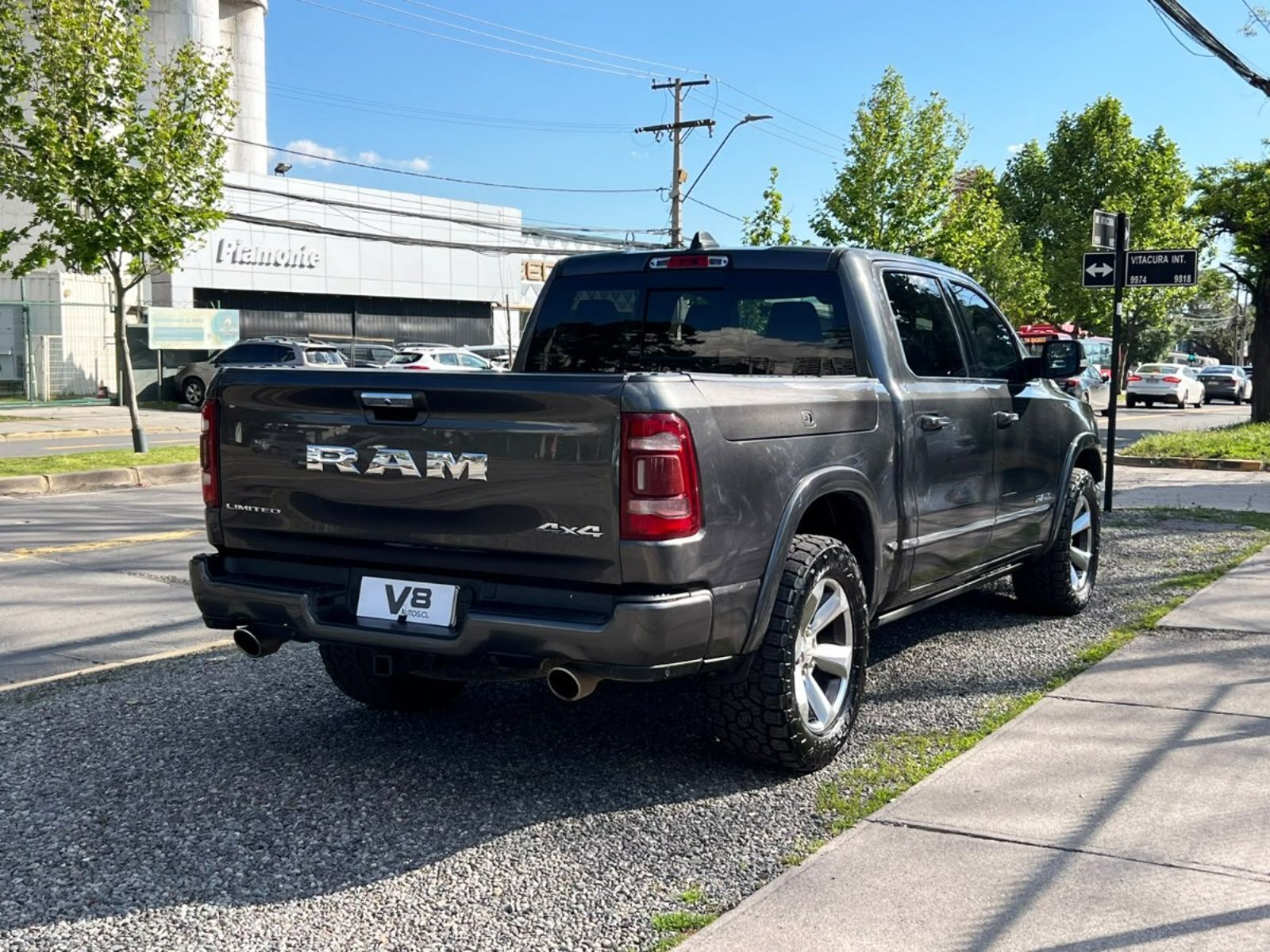 RAM 1500 LIMITED 5.7 HEMI 2020 - Foto 4 de 10