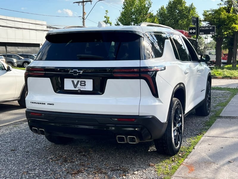 Chevrolet TRAVERSE MIDNIGHT 2.5 AWD 2026 - Imagen 4 de 10