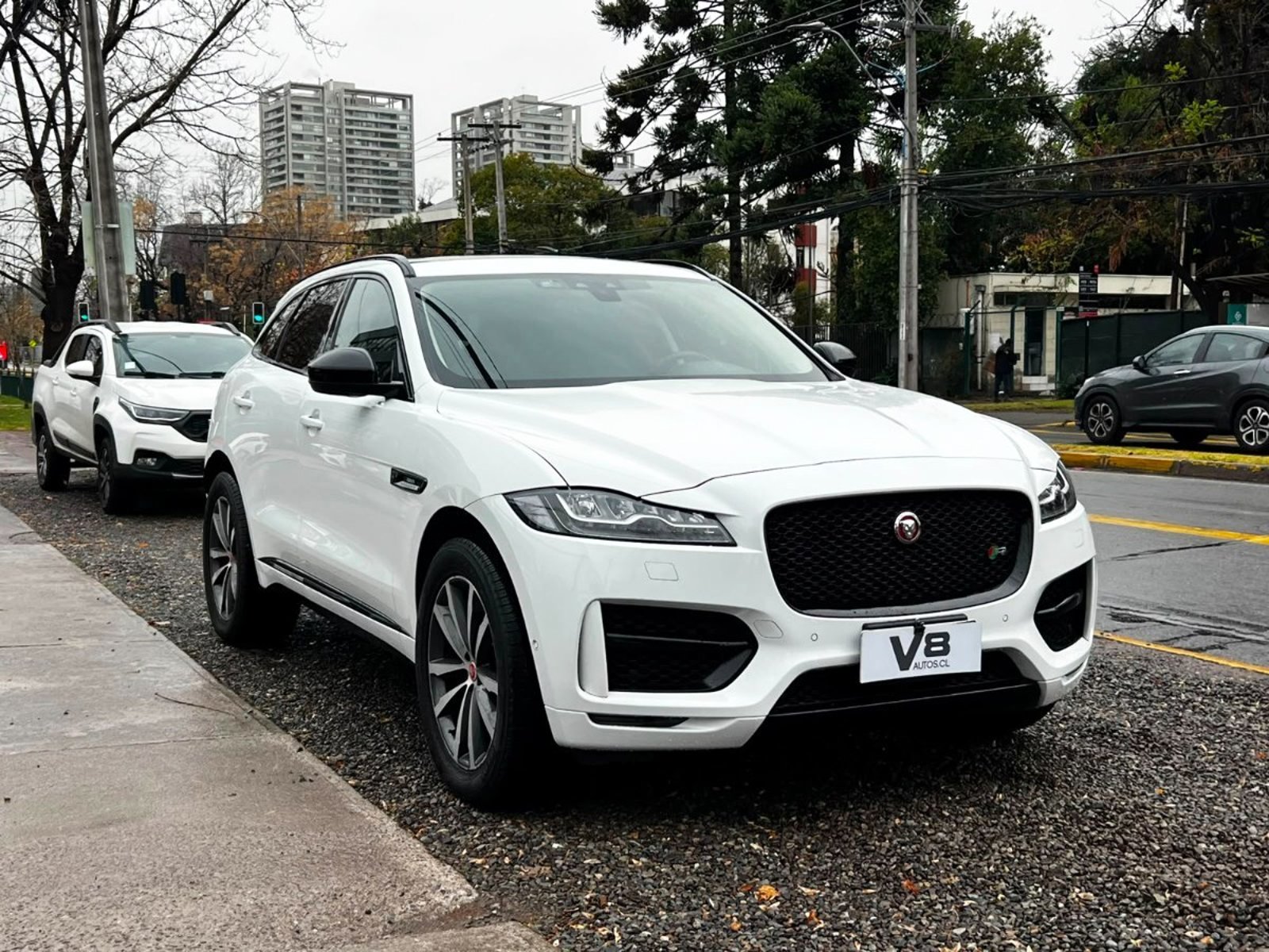 Jaguar F-PACE R SPORT 2.0 2019 - Foto 3 de 10