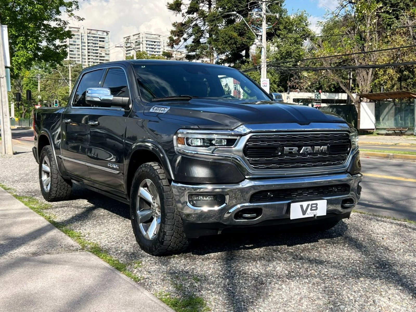 RAM 1500 LIMITED 5.7 HEMI 2020 - Foto 3 de 10