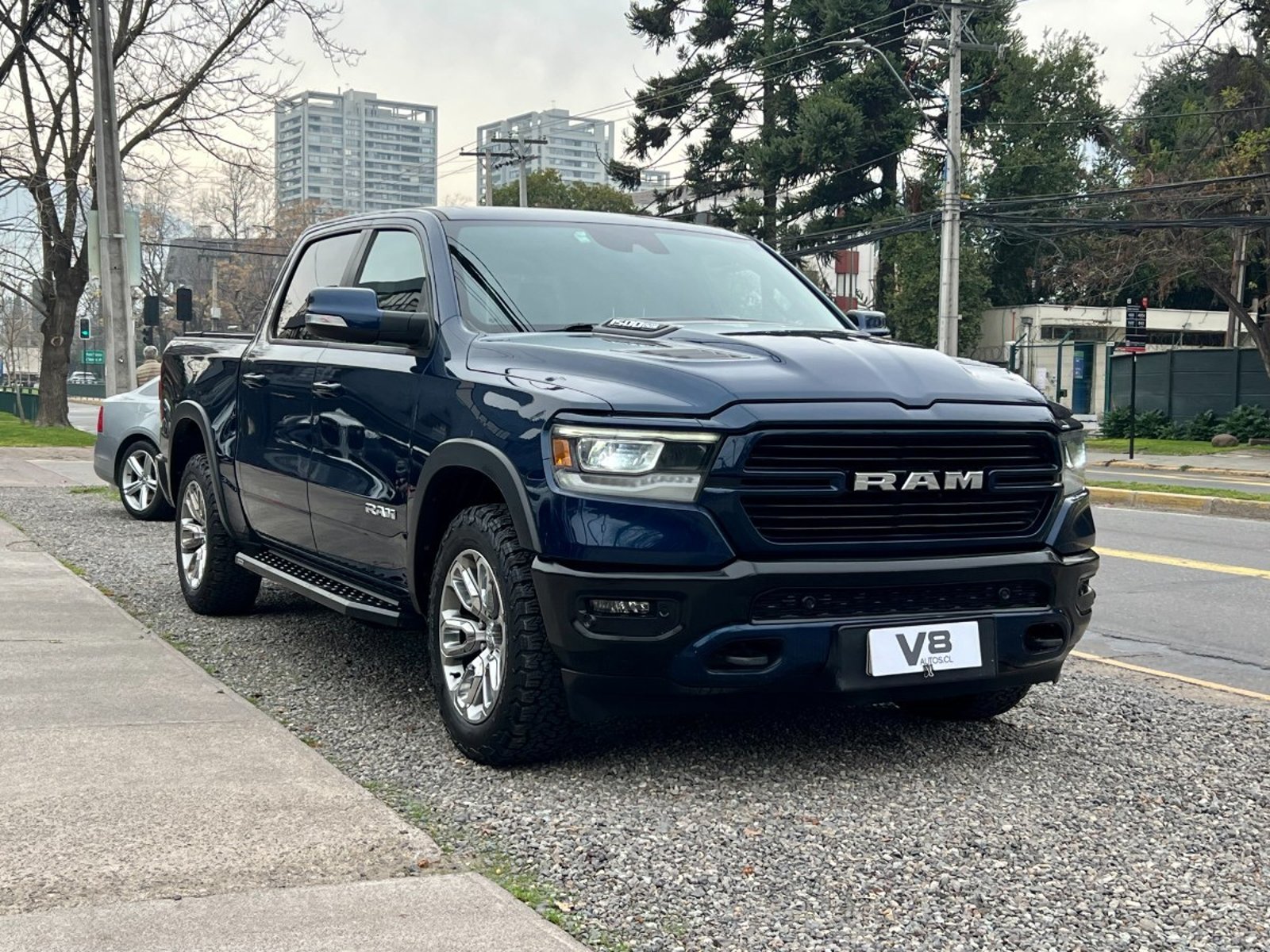 RAM 1500 LARAMIE 5.7 2022 - Foto 3 de 10