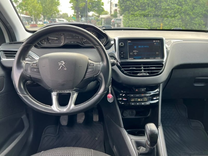 Peugeot 208 ALLURE 1.6 HDI MT 2018 - Imagen 9 de 10