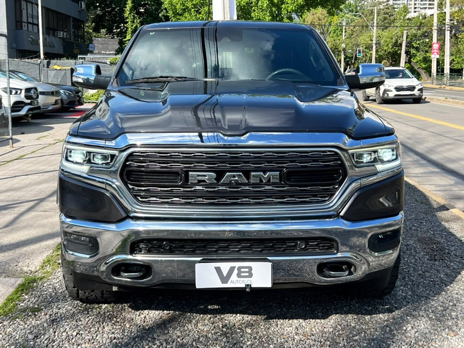 RAM 1500 LIMITED 5.7 HEMI 2020 - Foto 2 de 10
