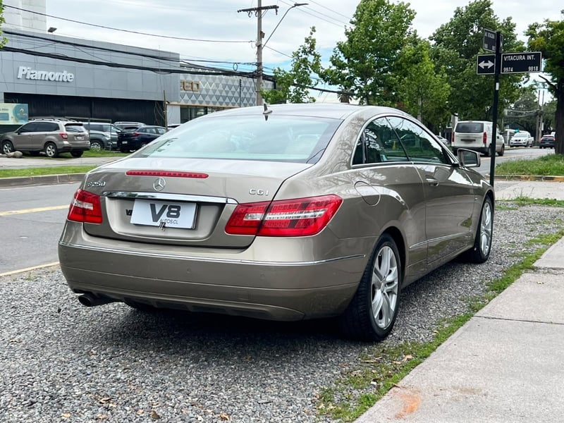 Mercedes-Benz E250 COUPE 2011 - Imagen 4 de 10