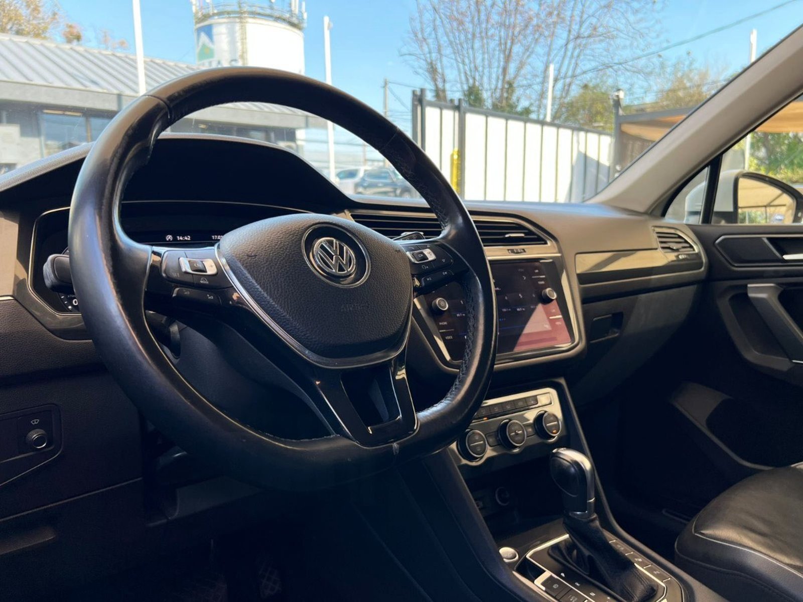 Volkswagen TIGUAN 2.0 TSI 4MOTION 2018 - Imagen 9 de 10