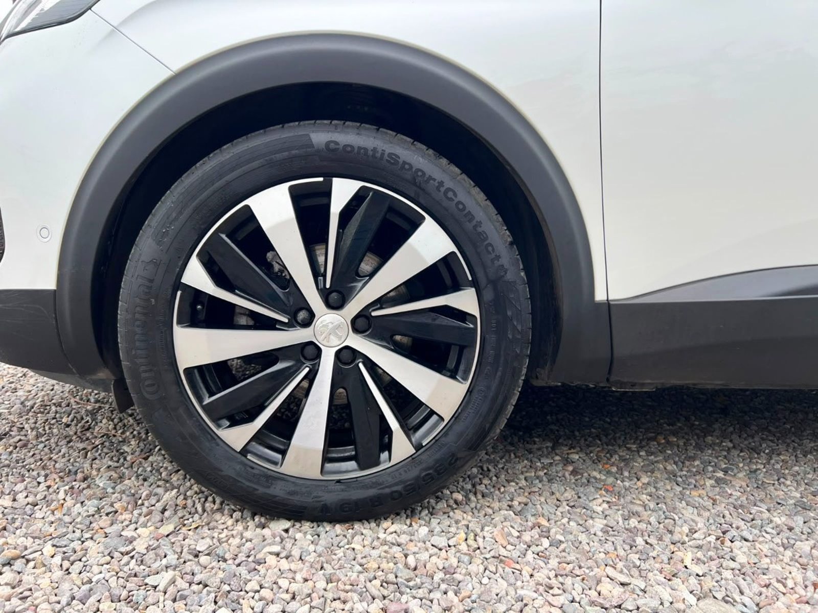Peugeot 5008 GT BLACK PACK 1.5 HDI 2024 - Imagen 8 de 10