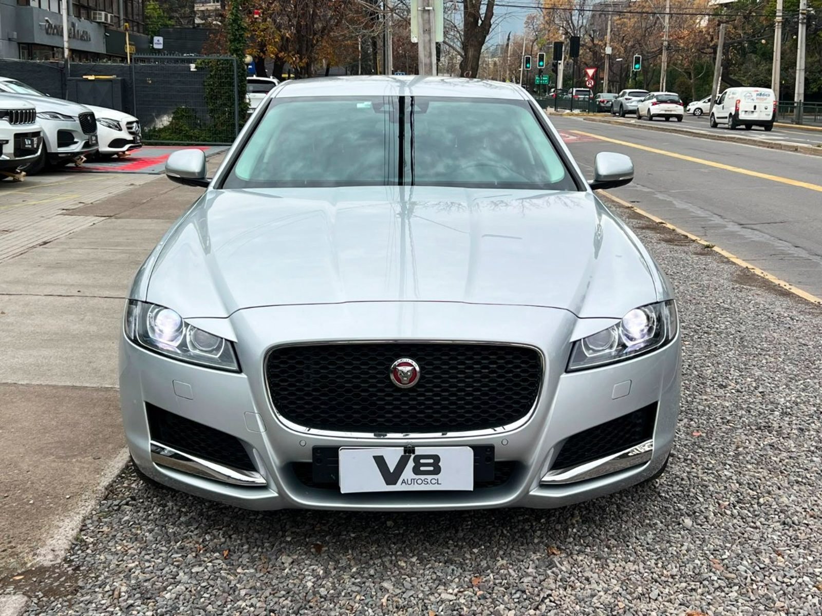 Jaguar XF PURE 25T AWD 2016 - Foto 2 de 10