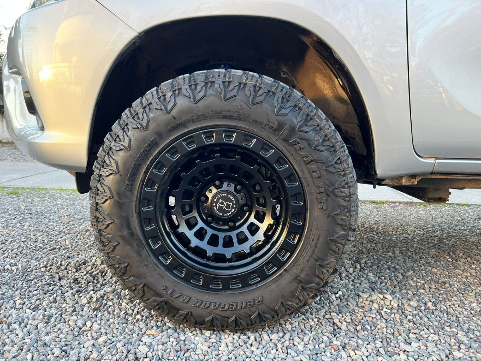 Toyota HILUX DX 2.4 MT 4x4 2023 - Imagen 8 de 10