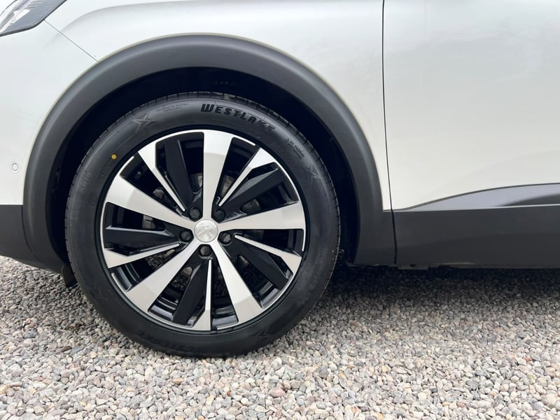 Peugeot 3008 GT BLACK PACK 1.5 HDI 2023 - Imagen 9 de 10
