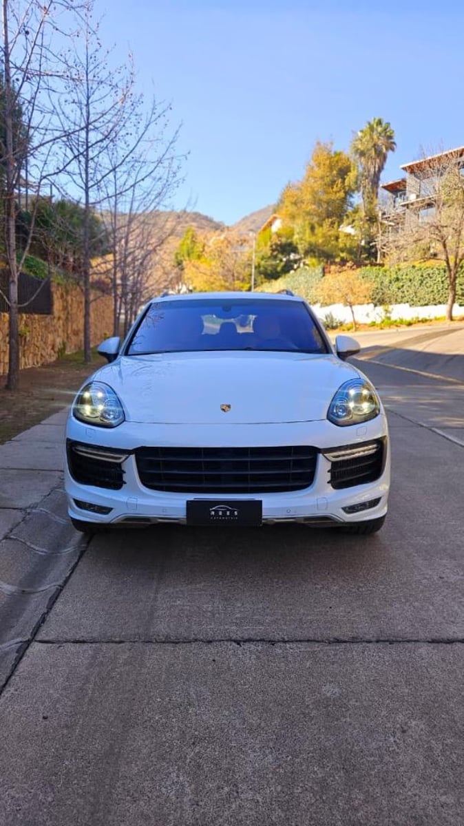 PORSCHE CAYENNE GTS 2016 - Foto 3 de 20