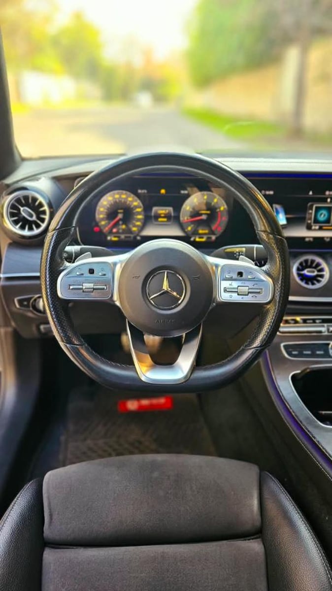 Mercedes-Benz E 300 COUPE 2020 - Imagen 18 de 19