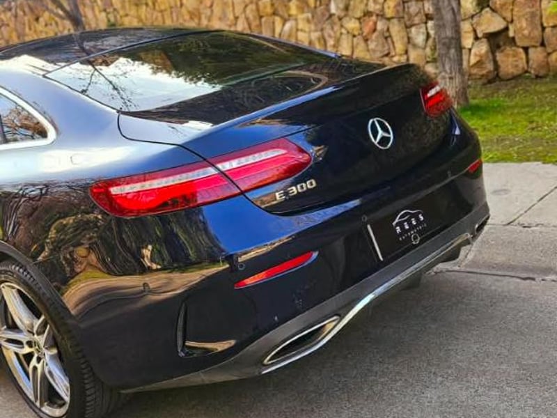 Mercedes-Benz E 300 COUPE 2020 - Imagen 11 de 19