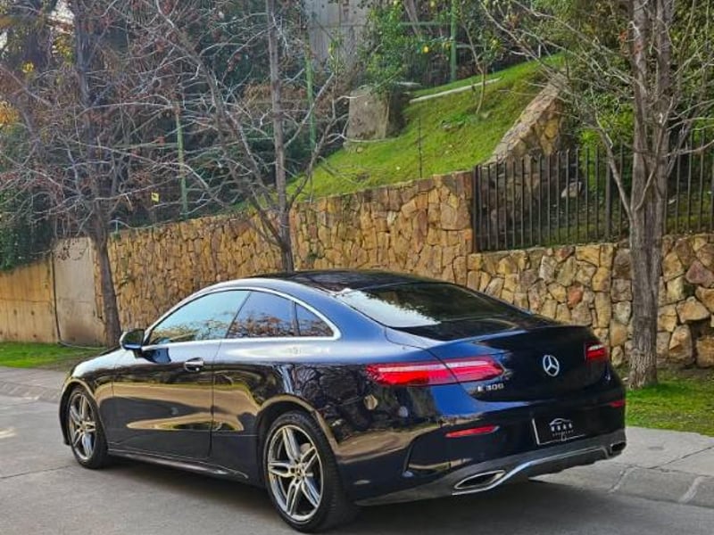 Mercedes-Benz E 300 COUPE 2020 - Imagen 8 de 19
