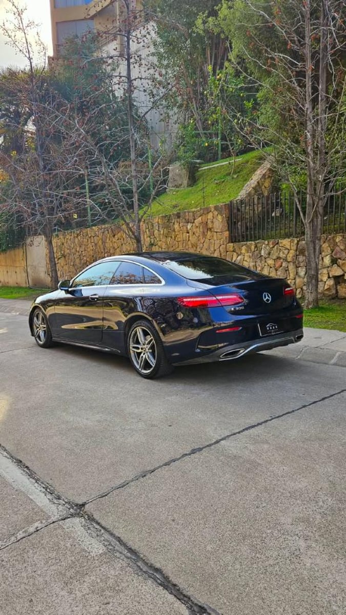 Mercedes-Benz E 300 COUPE 2020 - Imagen 8 de 19