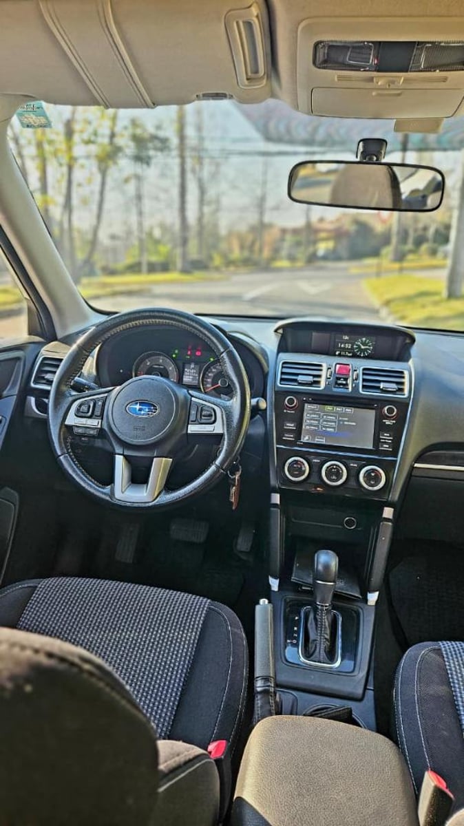 SUBARU FORESTER 2.0 CVT 2019 - Imagen 13 de 17