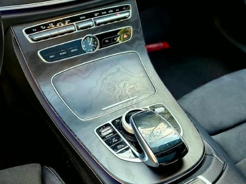 Mercedes-Benz E 300 COUPE 2020 - Imagen 17 de 19