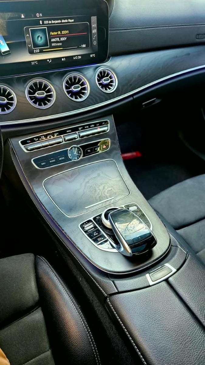 Mercedes-Benz E 300 COUPE 2020 - Imagen 17 de 19