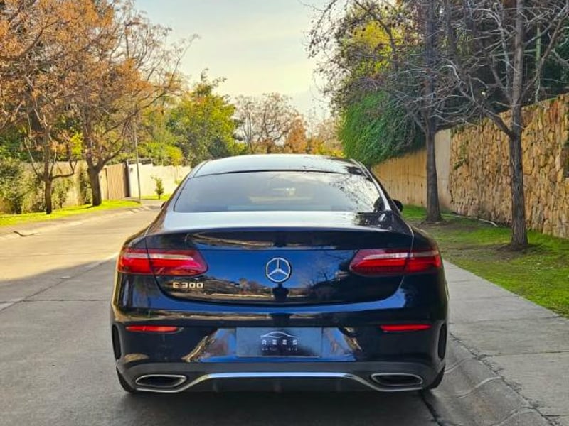 Mercedes-Benz E 300 COUPE 2020 - Imagen 9 de 19