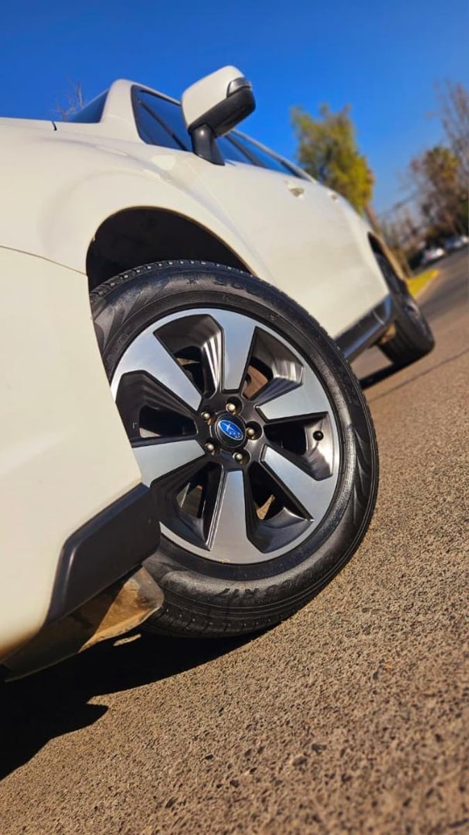 SUBARU FORESTER 2.0 CVT 2019 - Imagen 9 de 17